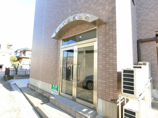 グレイス西山台のエントランス