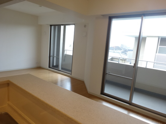 AMENITYCOURT K1 B棟の居間・リビング