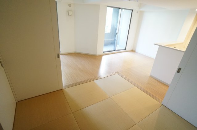 AMENITYCOURT K1 B棟の居間・リビング