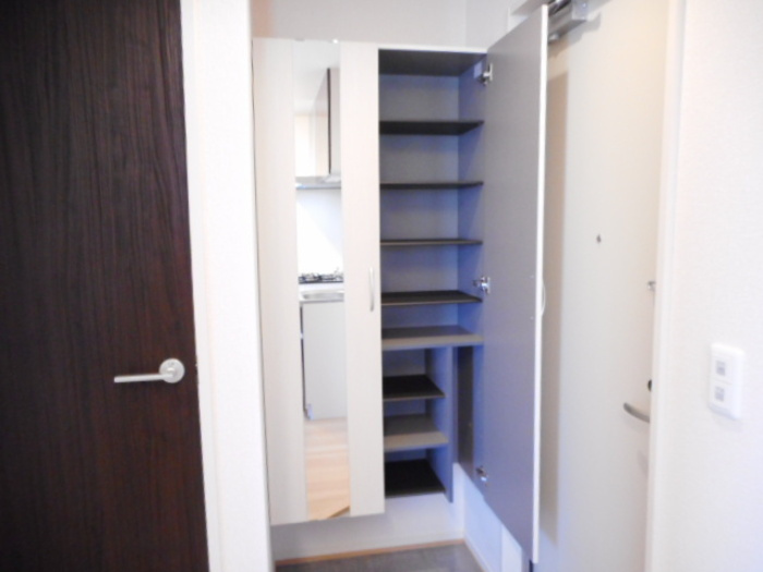 フェリーチェCの玄関