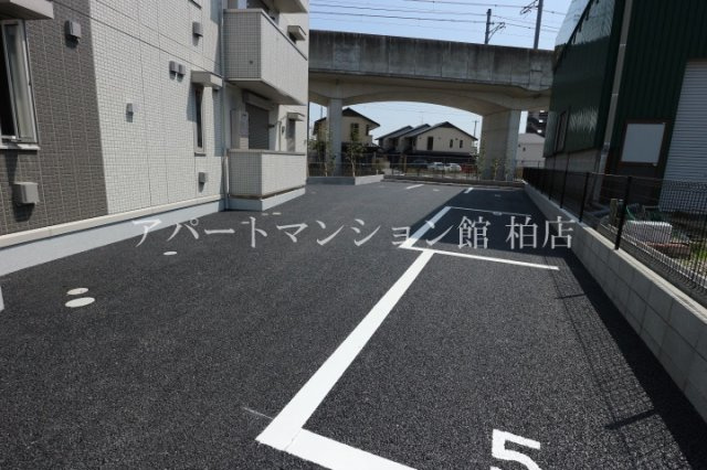 グランツの駐車場