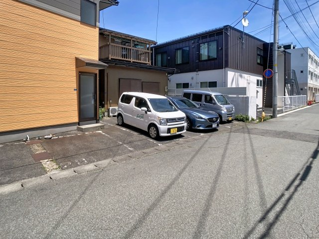 ハイツオカダの駐車場