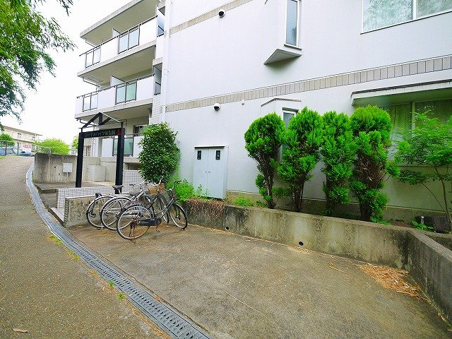 ロイヤルハイツ東生駒の周辺