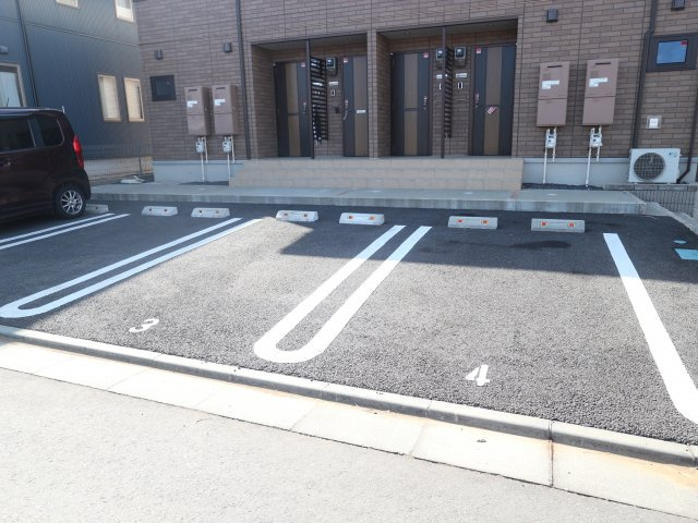 エミエールの駐車場