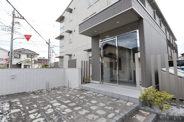 セントラルコート昭島のエントランス