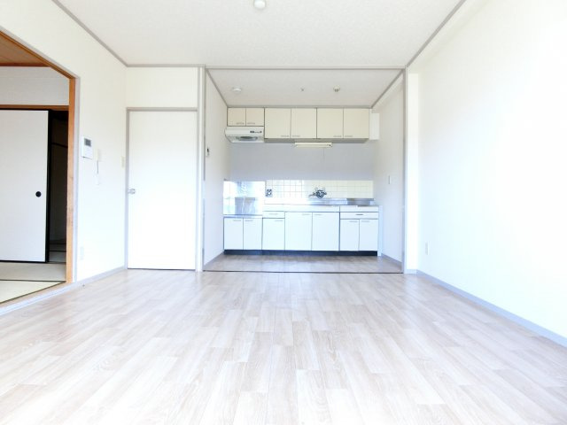 野浦ハイツの居間・リビング