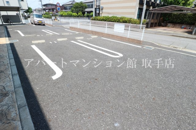 グランパルティⅡの駐車場