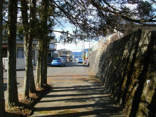 岐阜県関市関ノ上　売地の前面道路含む現地写真|平成３０年２月撮影
緑の多い閑静な住宅街です！
土地面積：271.49㎡（82.73坪）！駐車場1台可！
