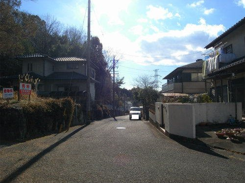 岐阜県関市関ノ上　売地の前面道路含む現地写真|前面道路
平成３０年２月撮影
緑の多い閑静な住宅街です！
土地面積：271.49㎡（82.73坪）！駐車場1台可！
