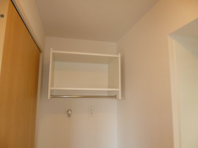 メゾンモナミの洗面所|洗濯機置き場　棚