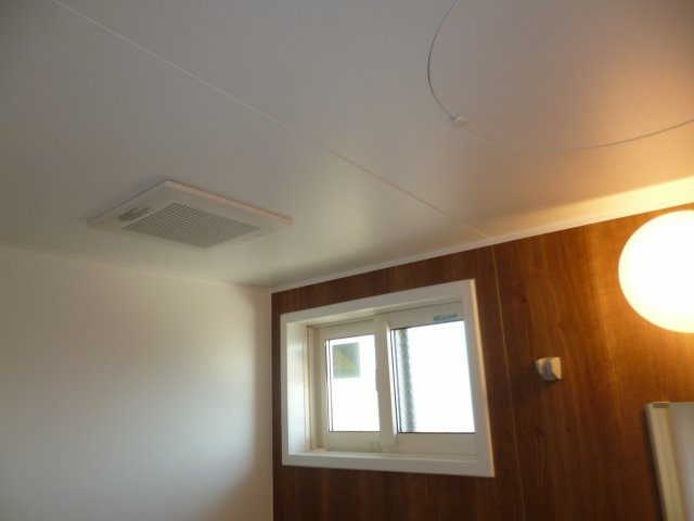 メゾンモナミの浴室|浴室窓