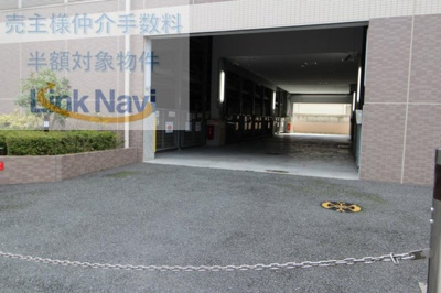 【周辺】 | ローレルコート与力町エルグレース | 駐車場があります