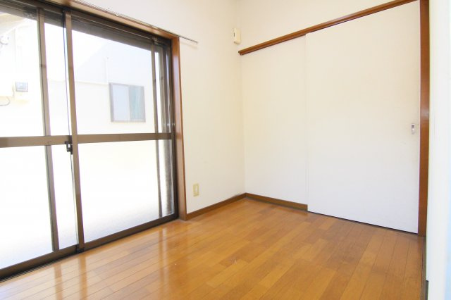 渡辺貸家（テラスハウス）の洋室