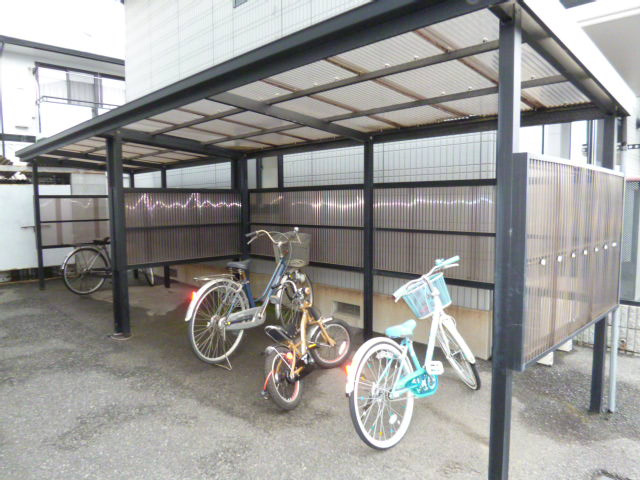 総社市福井のアパートのその他共用部分|自転車置き場