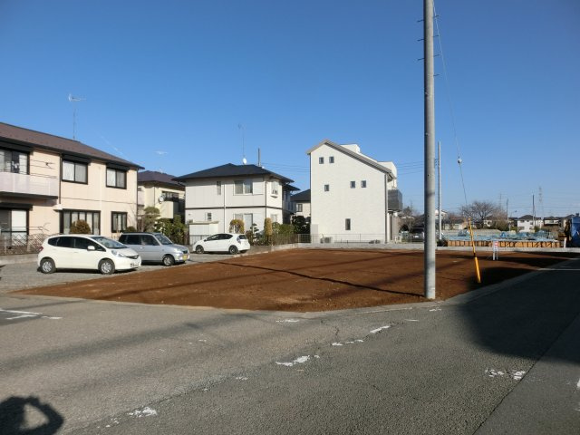 鴻巣市稲荷町の売地の前面道路含む現地写真