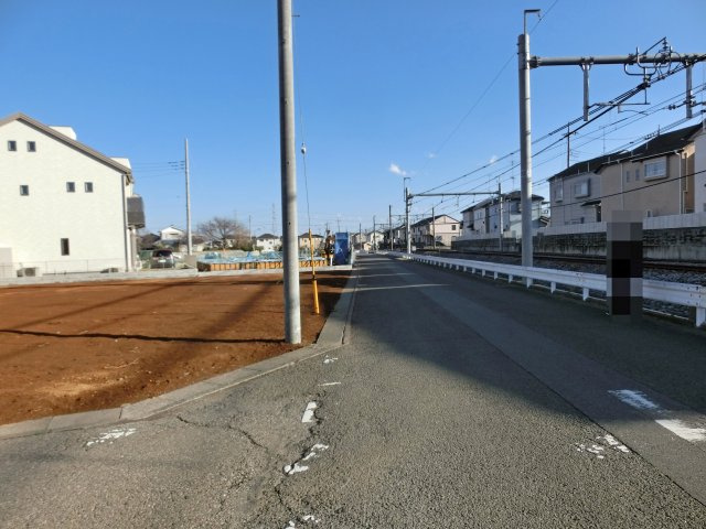 鴻巣市稲荷町の売地の前面道路含む現地写真