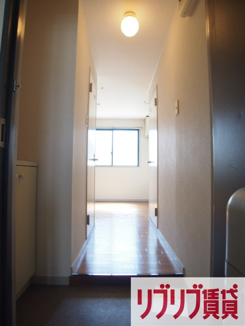 亀ヶ岡ロイヤルハイムの玄関