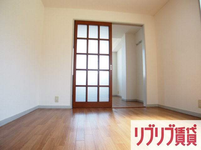 亀ヶ岡ロイヤルハイムの居間・リビング