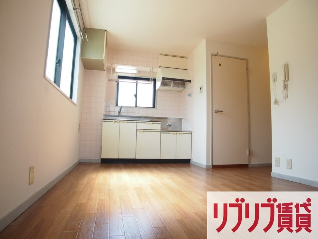 亀ヶ岡ロイヤルハイムの居間・リビング