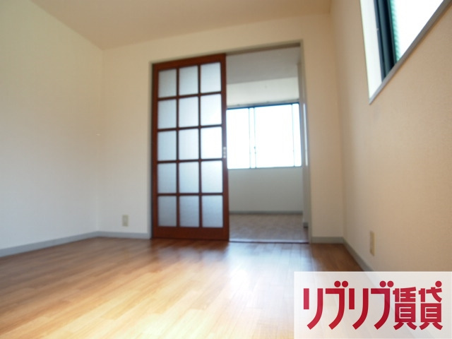 亀ヶ岡ロイヤルハイムの居間・リビング