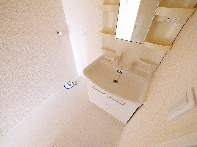サンライズＹ　Ｃ棟の洗面所|スペースが確保できる洗面所です