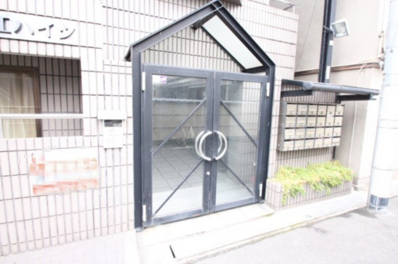 小若江ハイツのエントランス