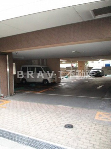 プラディオ天満セレニテ　BRAVI不動産の駐車場|【プラディオ天満セレニテ】駐車場完備です