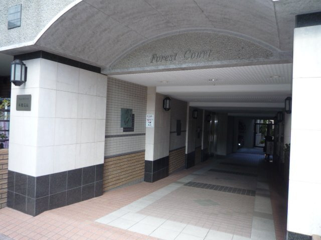 フォレストコート本郷菊坂のエントランス
