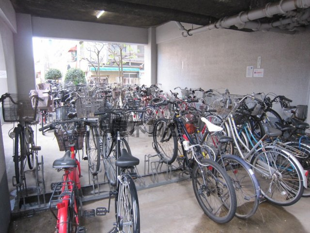 板橋ハイタウンの駐車場