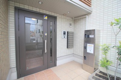 【エントランス】 | ラ　メゾン　ド　ボヌール　桜塚