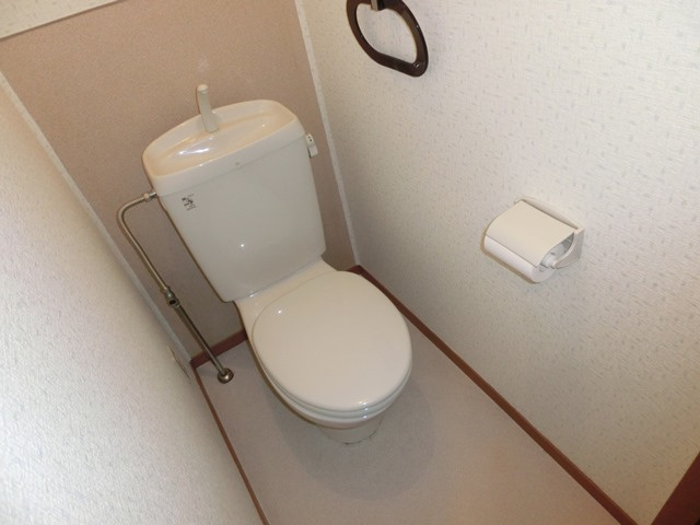 大阪市淀川区十三本町２丁目のアパートのトイレ