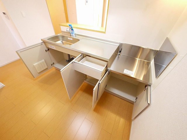 パルサーレジデンスのキッチン|コンパクトなキッチンで掃除もラクラク