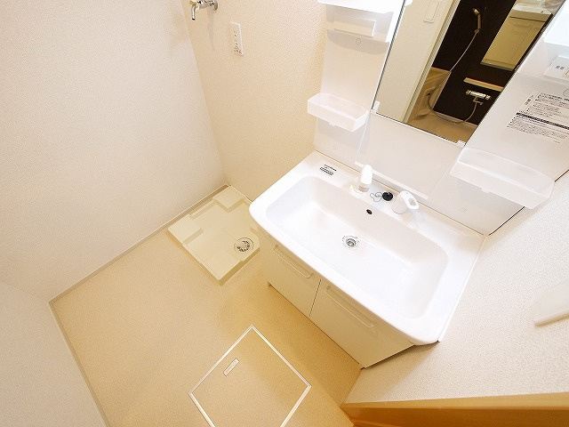 パルサーレジデンスの独立洗面台|独立洗面台、小物を置くことができて便利です