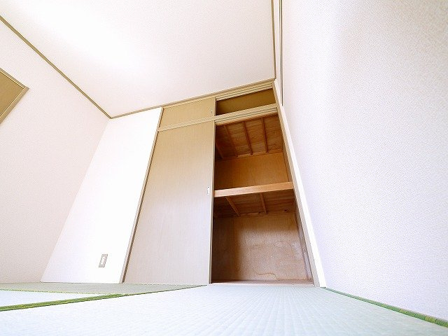 ファミール州見　C棟の収納|こまごまとしたものを収納できそうですね