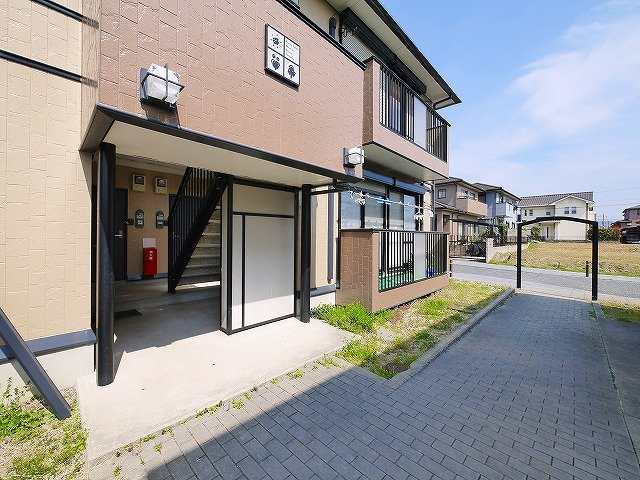 ファミール州見Cのエントランス