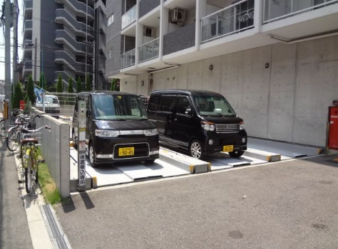 シティヒルズ安堂寺　BRAVI不動産の駐車場|【シティヒルズ安堂寺】駐車場があるので、車を買う予定の方も安心です