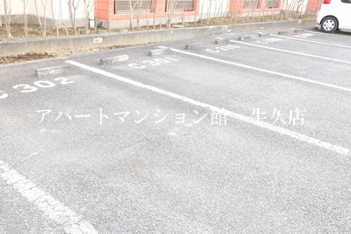 牛久ロイヤルレジデンスCⅣ型の駐車場