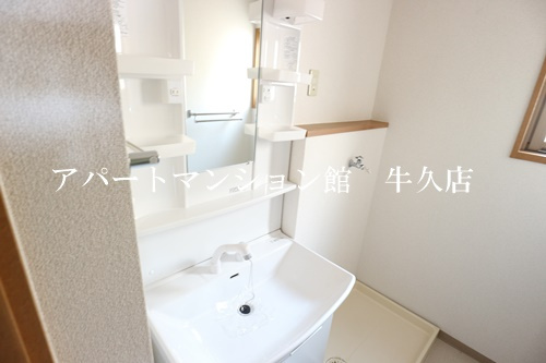 牛久ロイヤルレジデンスCⅣ型の独立洗面台