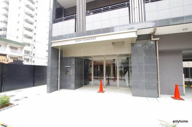 レオンコンフォート京橋　仲介手数料無料のエントランス