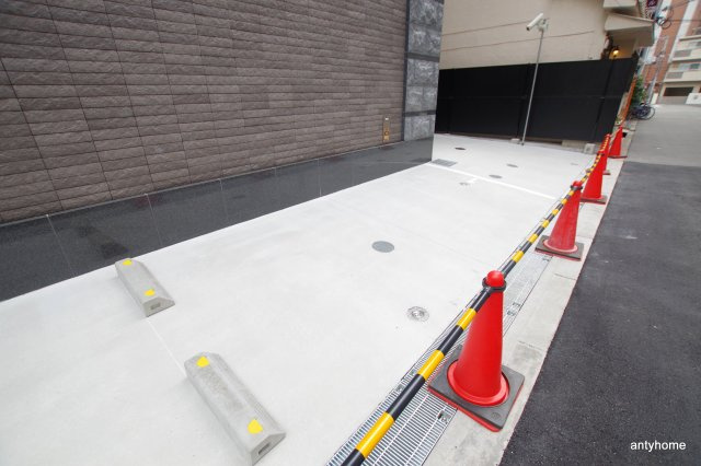レオンコンフォート京橋　仲介手数料無料の駐車場