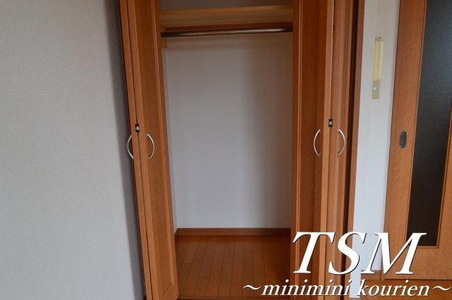 ロータリーマンション香里西之町の収納|洋室のクローゼット