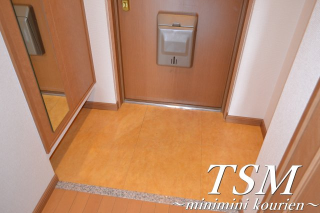 ロータリーマンション香里西之町の玄関|シューズボックス付きの玄関