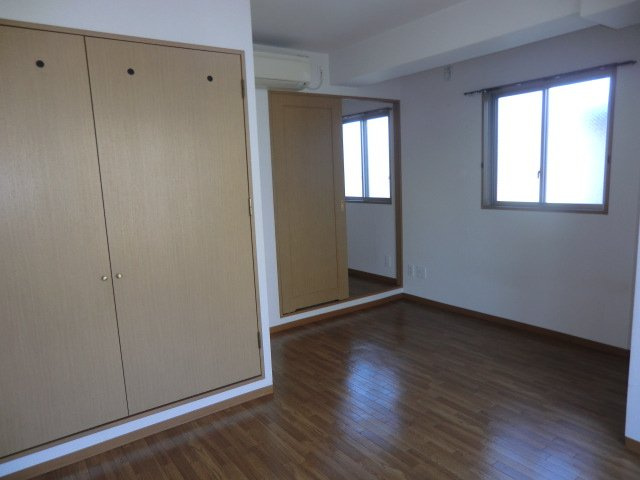 モデラートの洋室