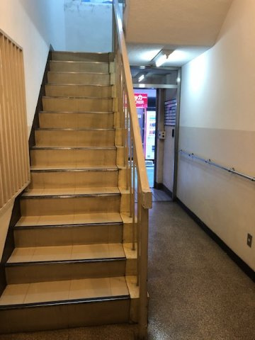 小菅ビルのロビー
