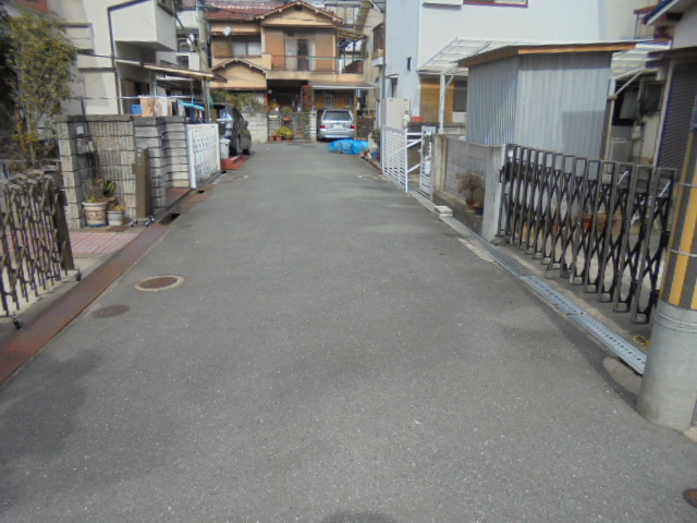 グラッドタウン石津東町の前面道路含む現地写真