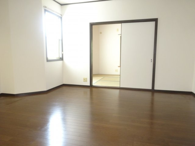 ストークハイツ村瀬の居間・リビング