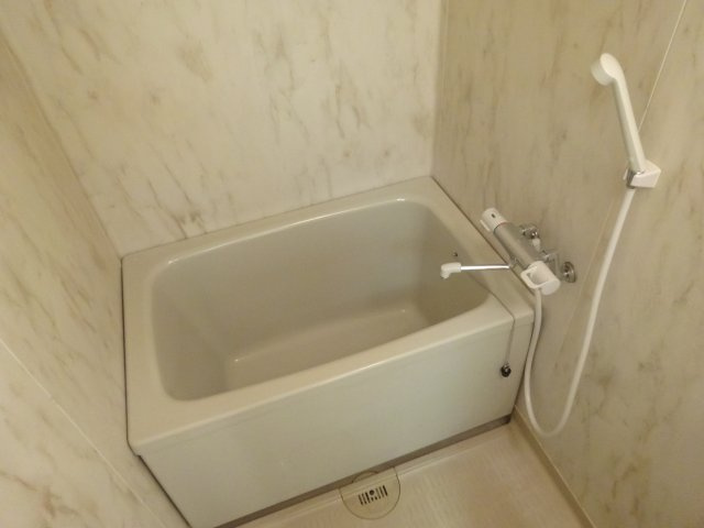 ストークハイツ村瀬の浴室