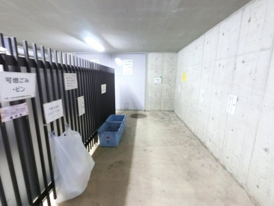 【その他共用部分】 | ファミール藤沢城南 | 敷地内ゴミ置き場。
管理人さんにより綺麗にされてます。