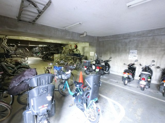 【その他共用部分】 | 駐輪場・バイク置場
屋内の為悪戯や雨に濡れて傷むなどの心配もありません♪