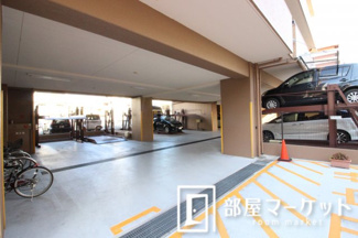 【駐車場】